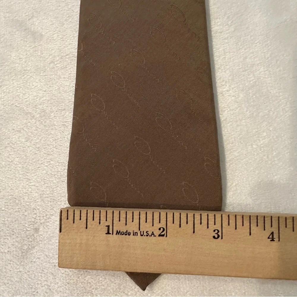 Vintage Oscar De La Renta “Oscar” Allover Print Embossed Designer Neck Tie Brown